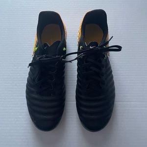 NIKE soccer cleats men size 8